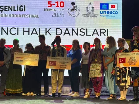 Efes selcuk halk oyunlari ekibinden muhtesem performans UTMyATan.webp