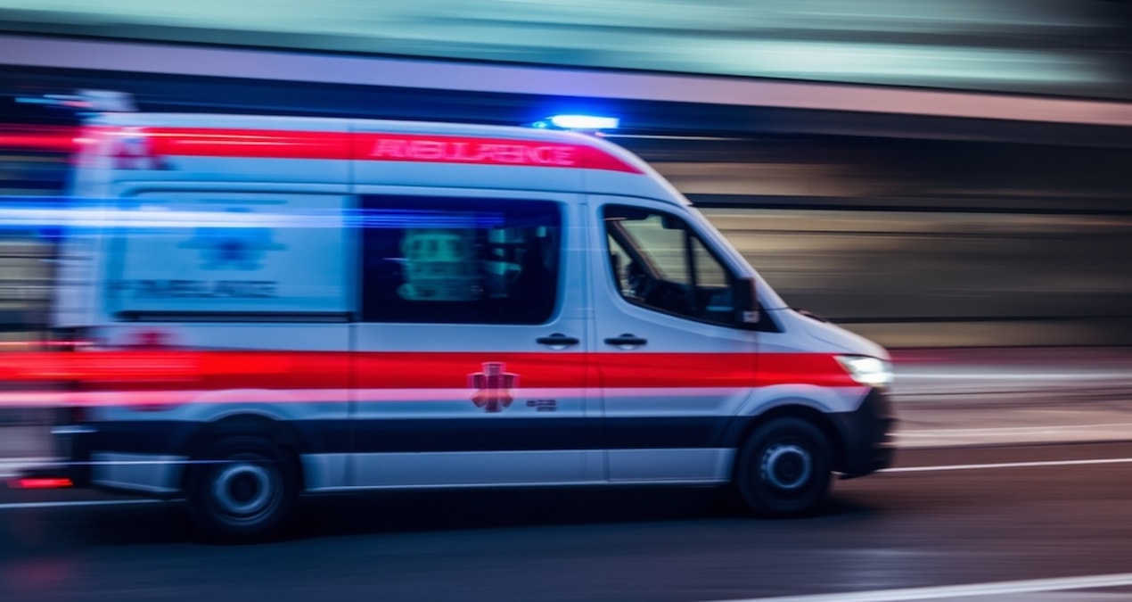Ehliyetsiz surucu ile ekip aracinin karistigi kazada 2si polis 3 kisi yaralandi ceisHSGN.jpg