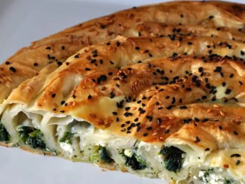 El acmasi lezzetinde hazir yufkali ispanakli borek tarifi ftUPJmGD.jpg