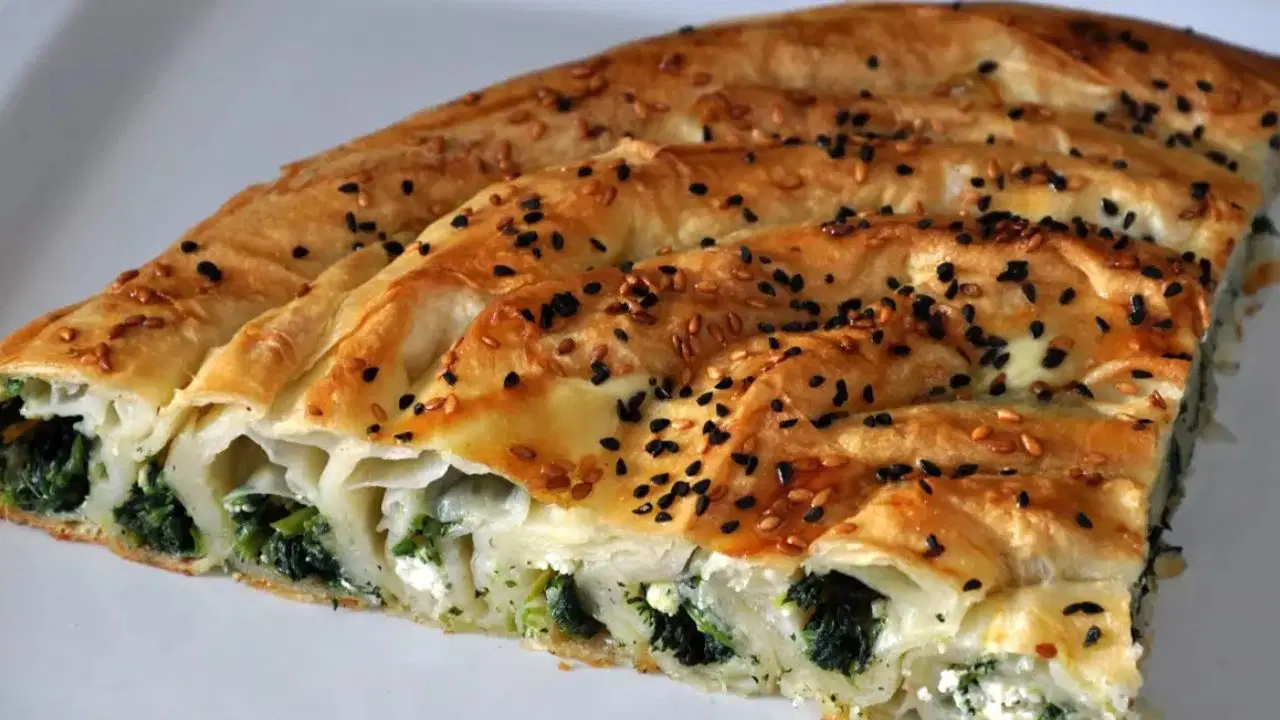 El acmasi lezzetinde hazir yufkali ispanakli borek tarifi ftUPJmGD.jpg
