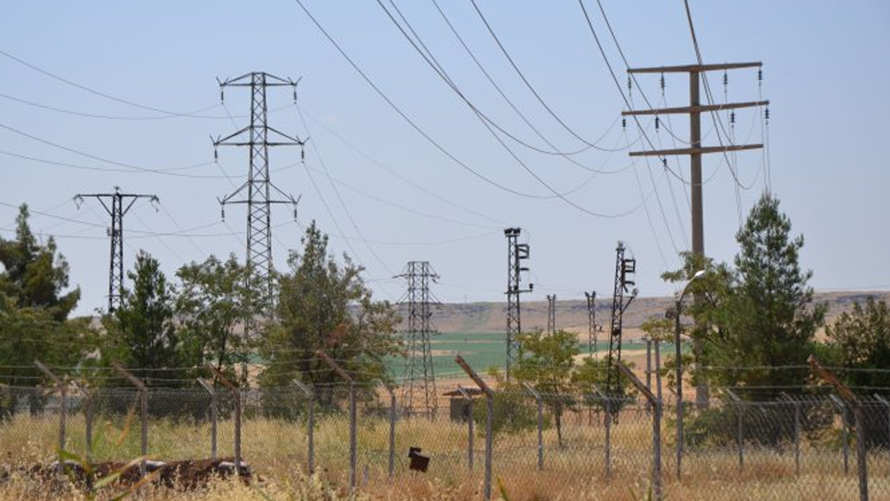 Elektrik fiyatlarında sert dalgalanma: Yarın için tavan 4 bin 300 lira