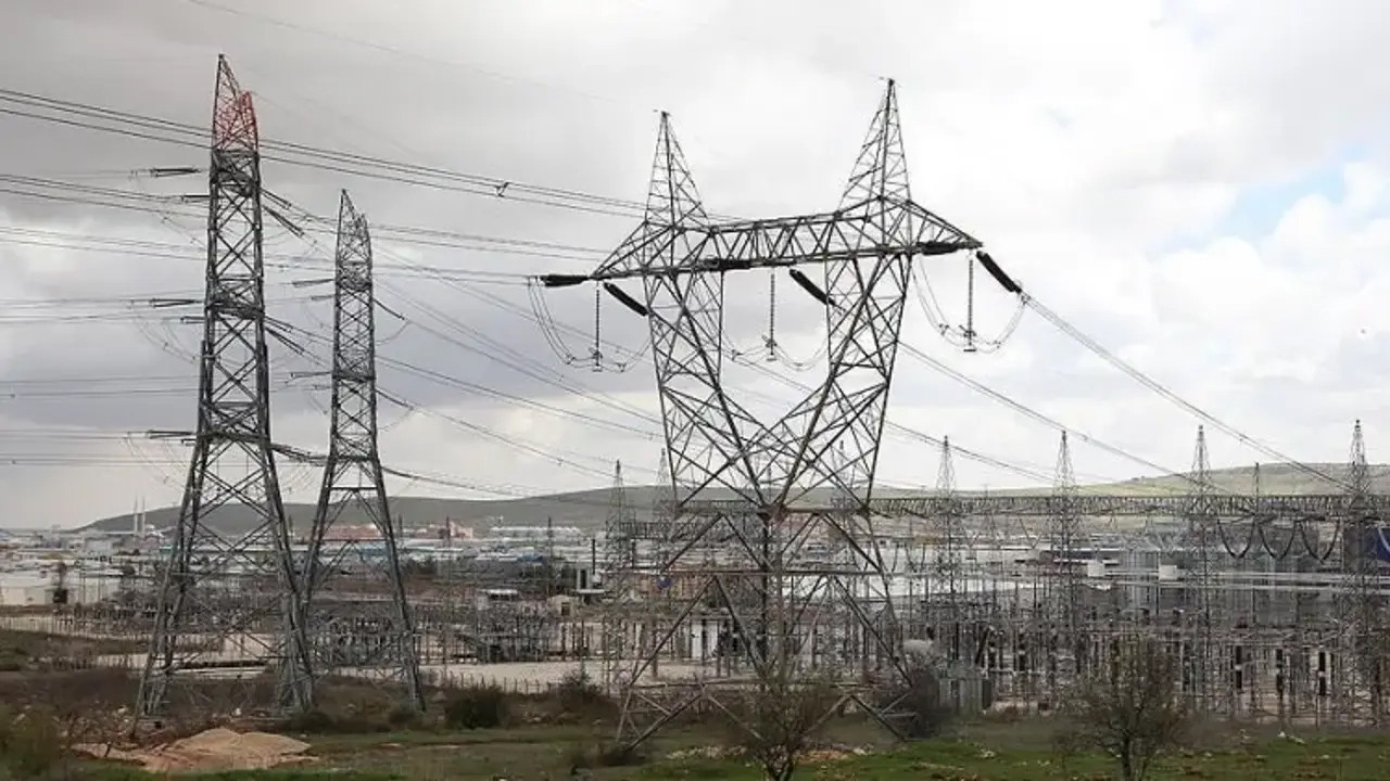Elektrik fiyatlarında sert dalgalanma: Zirve ve dip arasındaki fark dikkat çekti