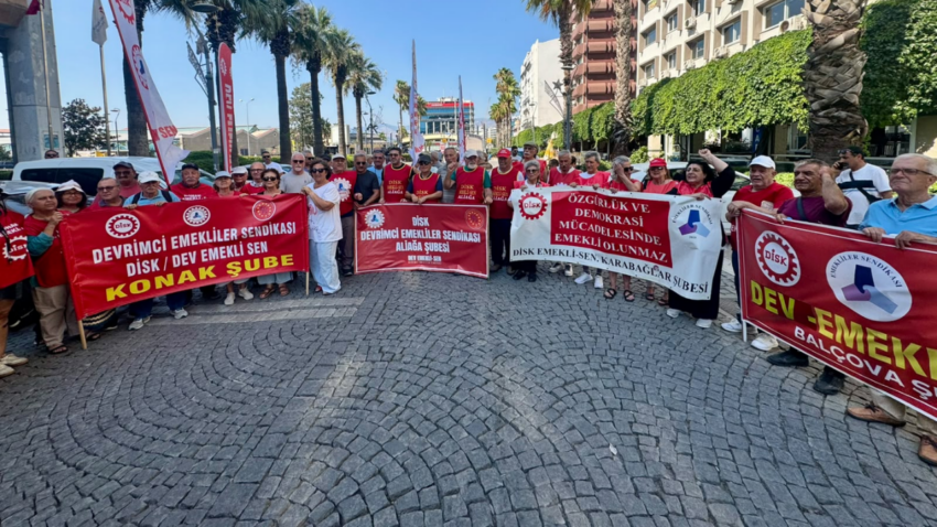 Emekliler meydana indi insanca ve onurlu bir emeklilik istiyoruz MaTYy79A.png