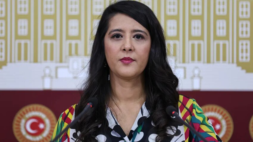 Emepli karacadan akademisyenlerin sozlesmelerinin yenilenmemesine tepki universiteler patronlarin muhasebe defterlerini aklama yeri degil v1uxeBSD.jpg