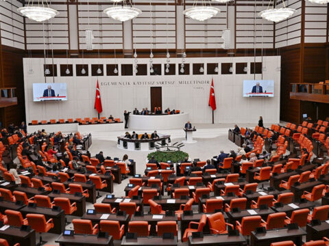 En dusuk emekli ayligi duzenlemesi meclisten gecti TKuErzbB.jpg