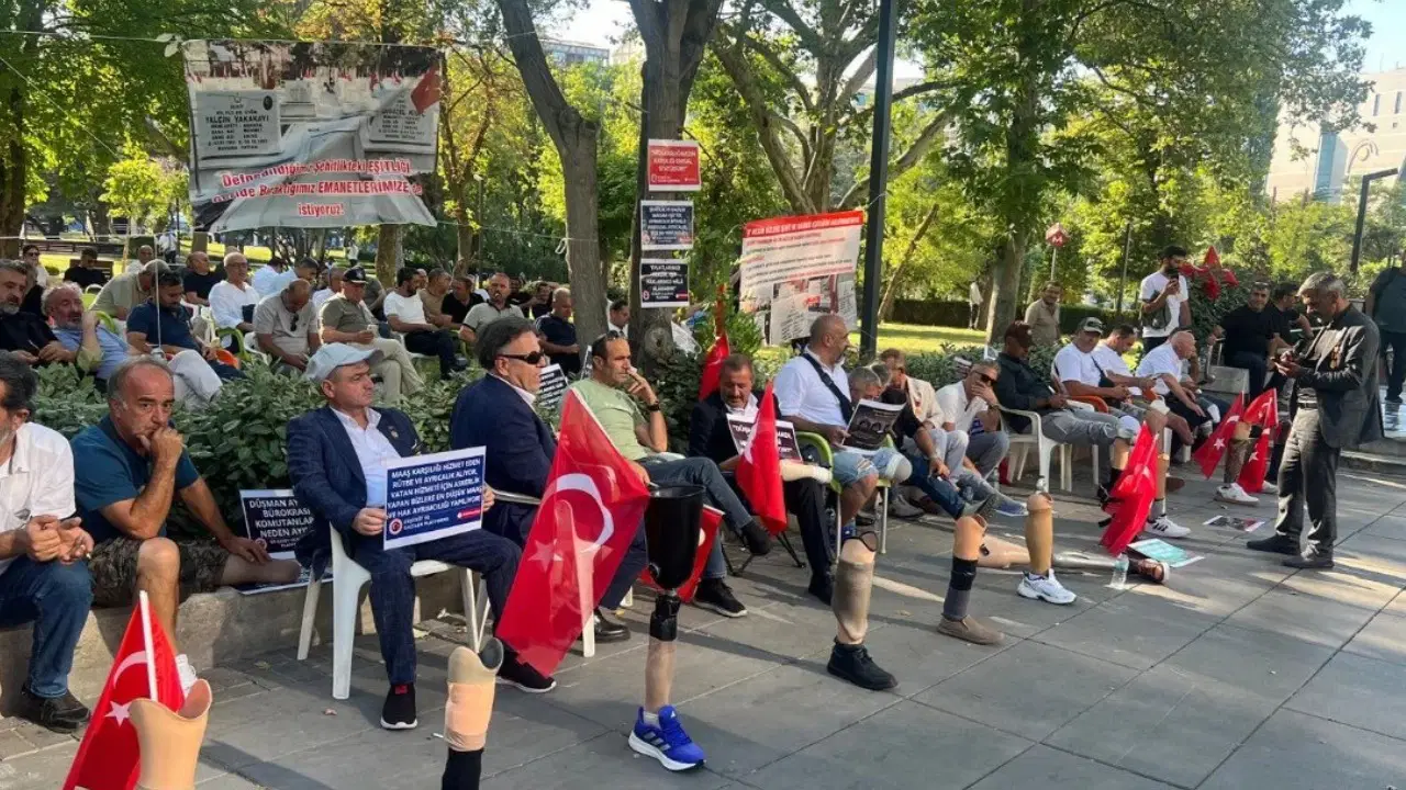 Er gazi ve şehit aileleri Güvenpark’ta: ‘Haklarımız verilene kadar ayrılmayacağız’