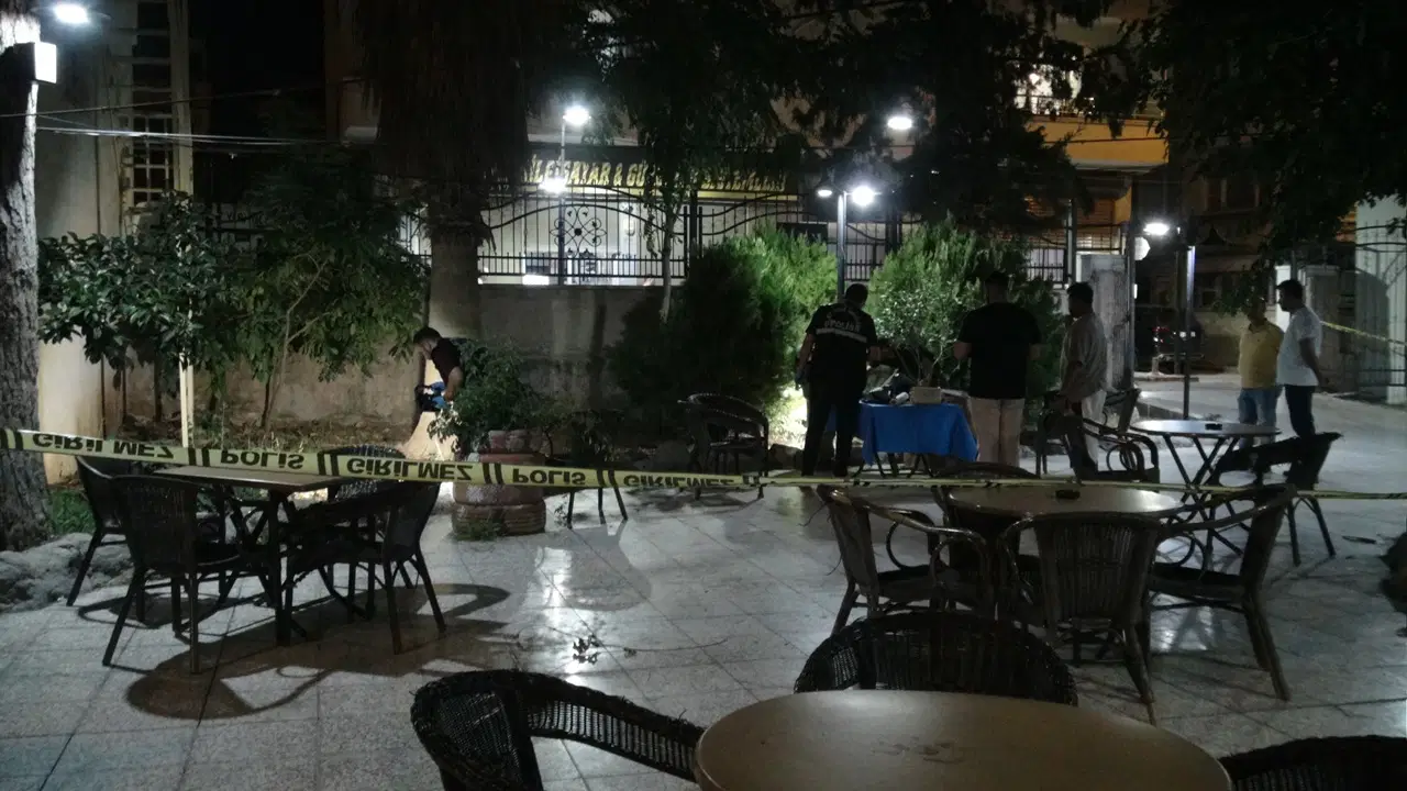 Erkek dehşeti! Eşini çay bahçesinde silahla ağır yaraladı