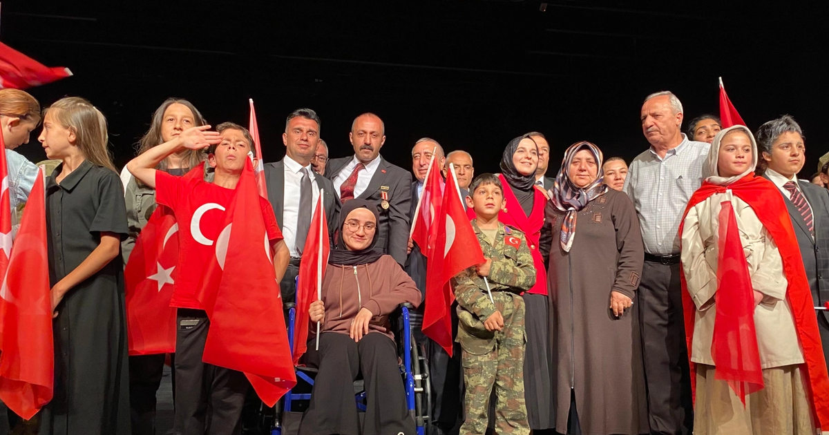 Erzurum’da çocuklar 15 Temmuz Destanı’nı sahneye taşıdı