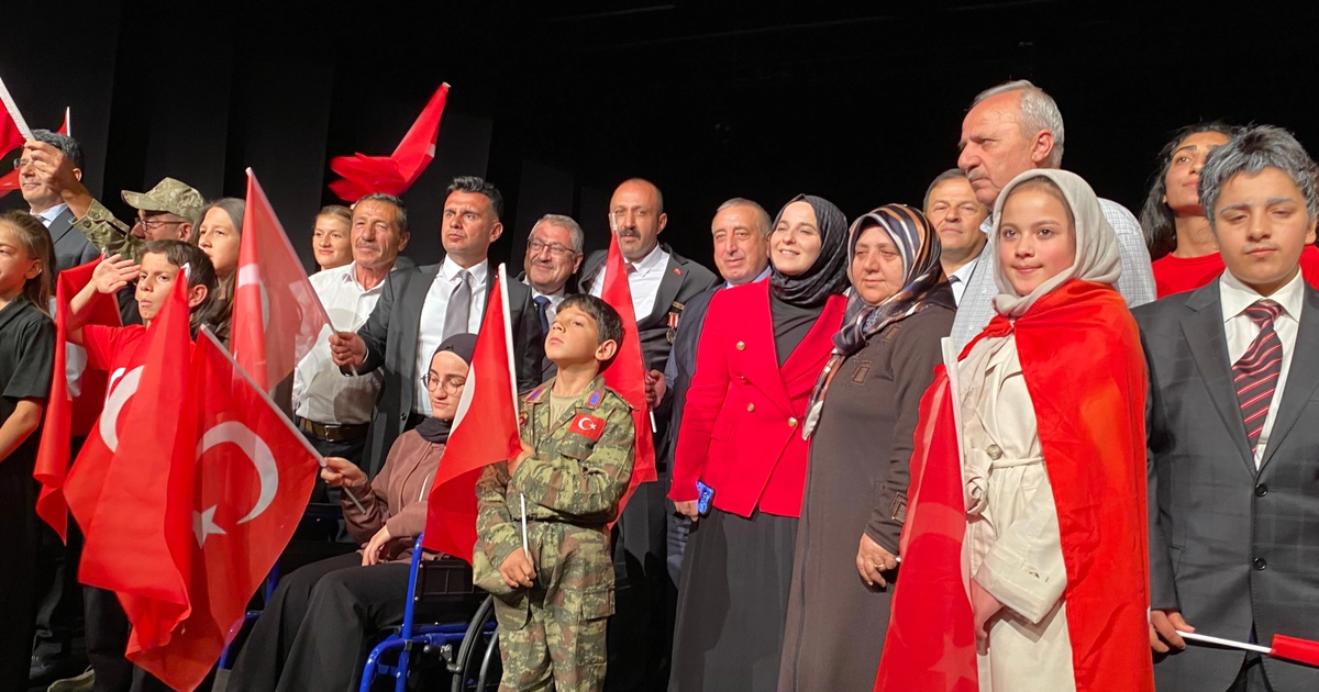 Erzurum’da çocuklar 15 Temmuz’u sahneye taşıdı
