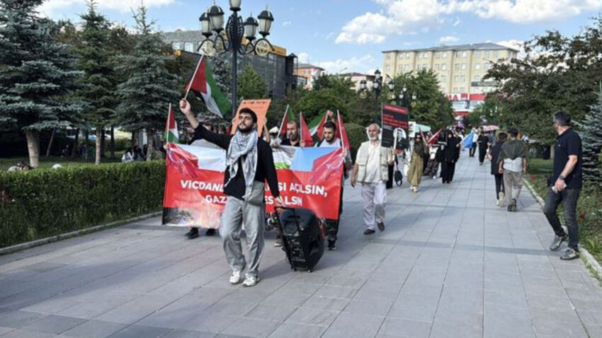 Erzurumda saglikcilar gazze icin sessiz yuruyuslerini 141inci haftada surdurdu j5KvFF6M.jpg
