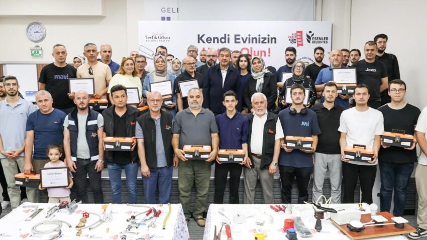 Esenlerde evlerin yeni ustalari goreve hazir Cjbr5ViM.jpg