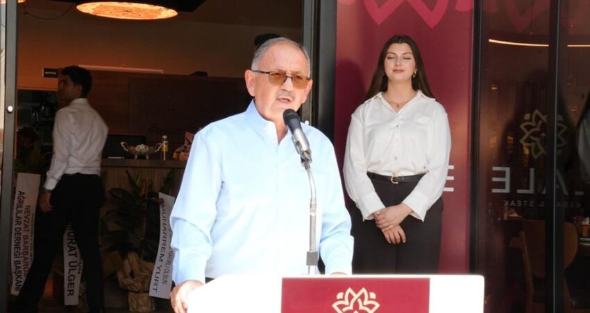Eski bakandan acilisini yaptigi restoranin sahibine etin kokusuna gelen fakiri geri cevirme KrxKNvg8.jpg
