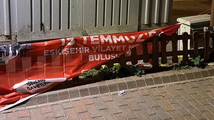 Eskisehirde 15 temmuz afislerinin indirildigi iddia edildi 4MRsn8ZK.jpg