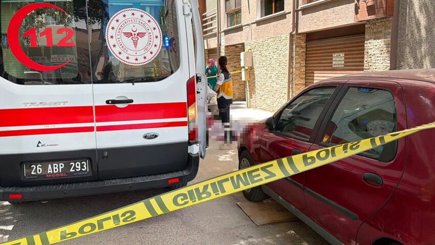 Eskisehirde apartman penceresinde feci kaza korkuluk kirilinca ucuncu kattan dusen kadin hayatini kaybetti 7I9NtSH6.jpg