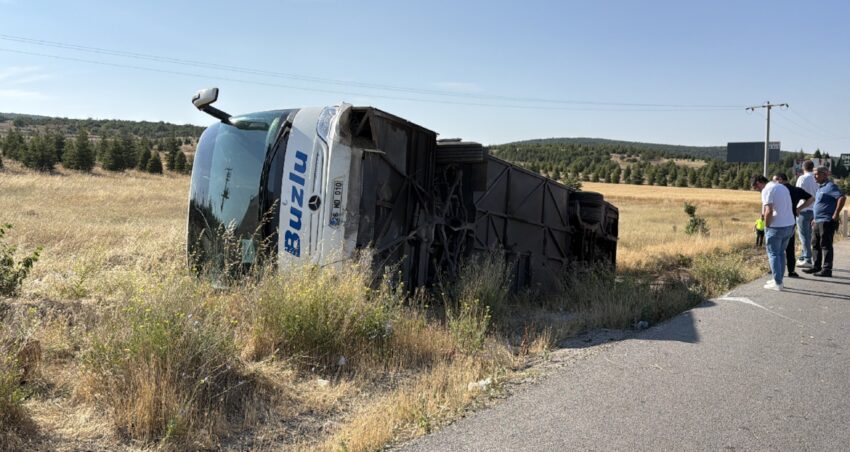 Eskisehirde can pazari yolcu otobusu devrildi cok sayida yarali var VQIFIetE.jpg