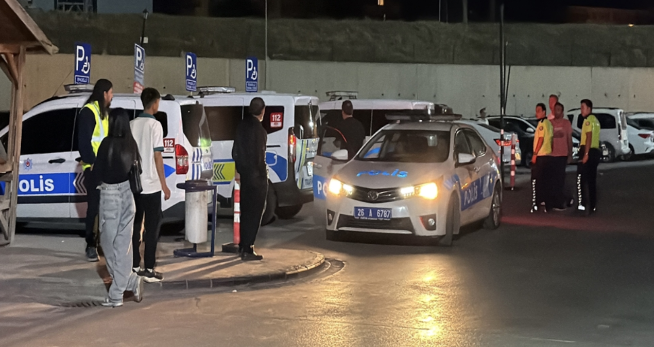 Eskişehir’de ihtara uymayıp kaçan motosikletli, bekçiye çarptı!