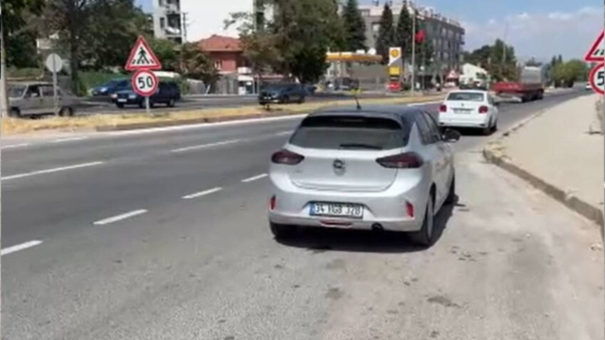 Eskisehirde kaza sonrasi ortalik karisti polis ekiplerine zorluk cikaran sahsa islem hItIULPk.jpg