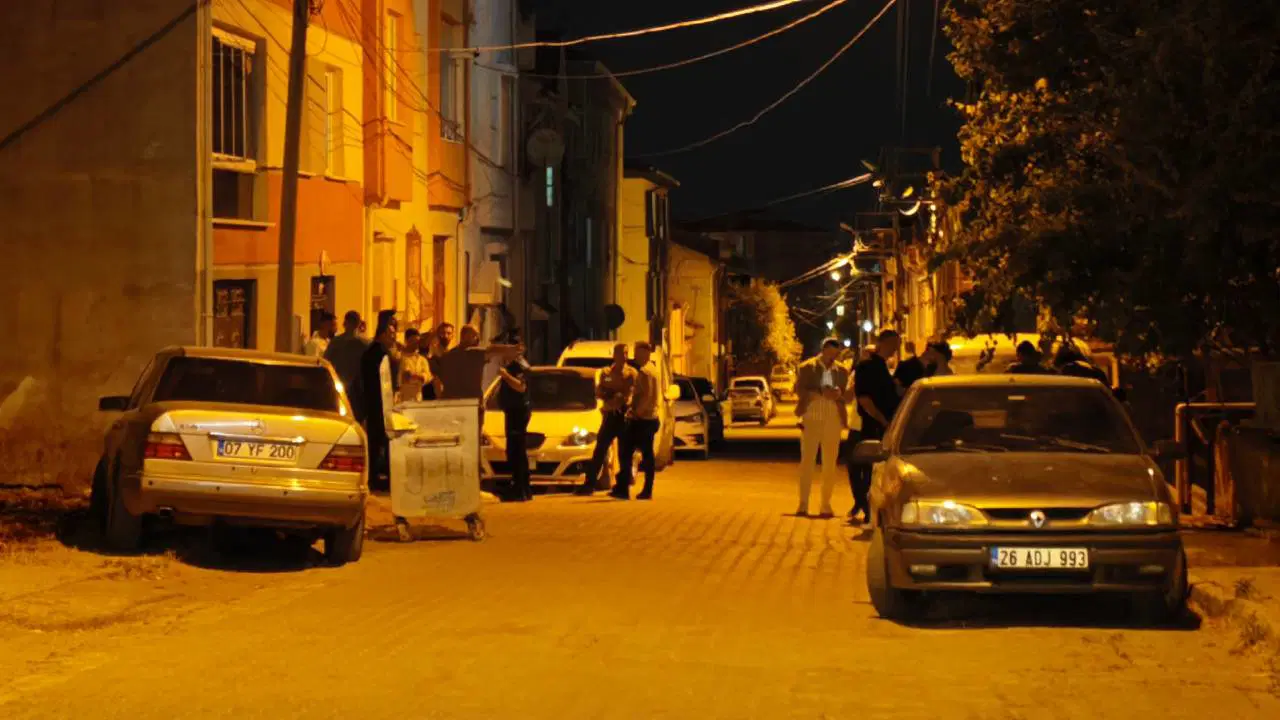 Eskişehir’de komşu iki aile arasında kavga: 1’i polis 11 yaralı