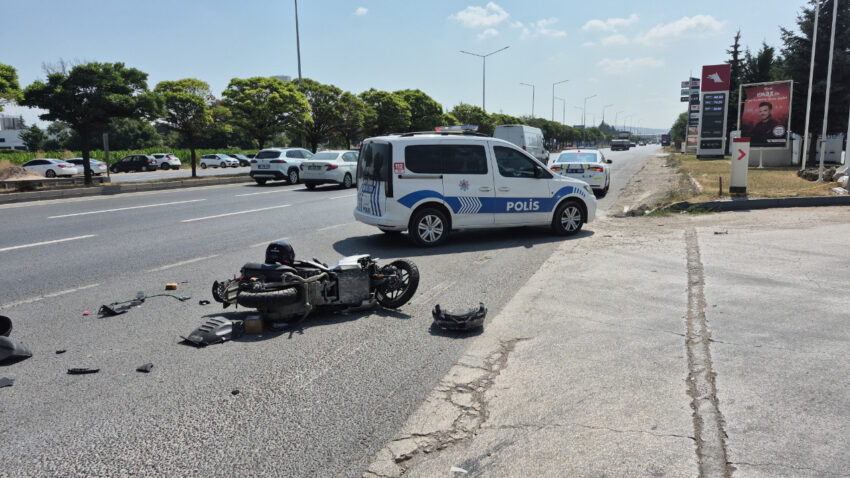 Eskisehirde otomobile arkadan carpan motosiklet surucusu hastaneye kaldirildi VTr2g9Ru.jpg