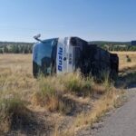 Eskisehirde yolcu otobusu sarampole devrildi cok sayida yarali var iqQKOcUE.jpg