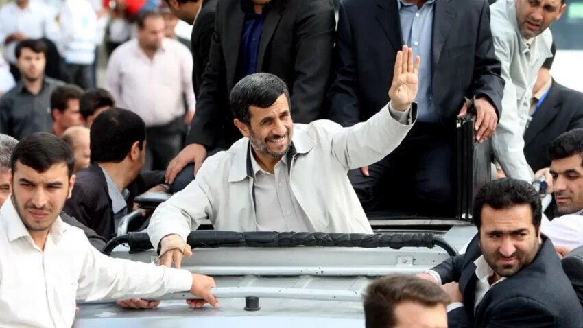 Ev hapsinde oldugu iddia edilmisti iran eski cumhurbaskani mahmud ahmedinejadin ofisinden aciklama HPjPy7NJ.jpg