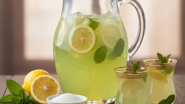 Evde kolay ve ferahlatici lezzet 10 dakikada buz gibi limonata tarifi c7w5KtWc.jpg