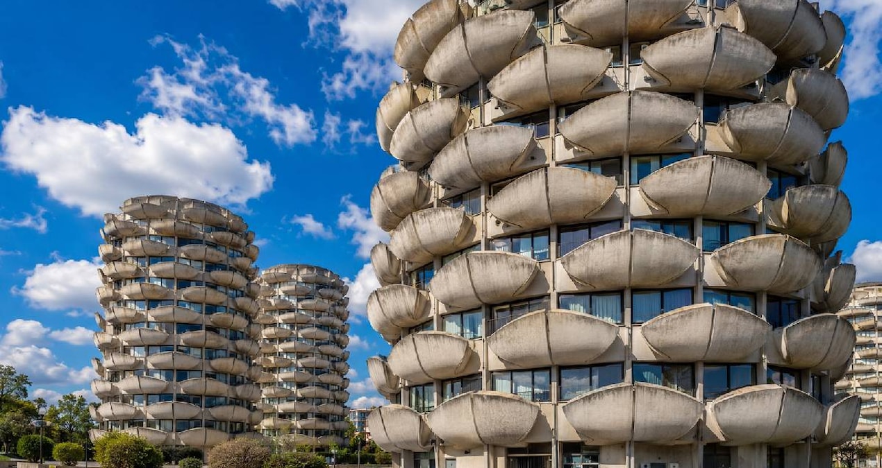 Evlere balkon yerine beton yaprak yaptılar
