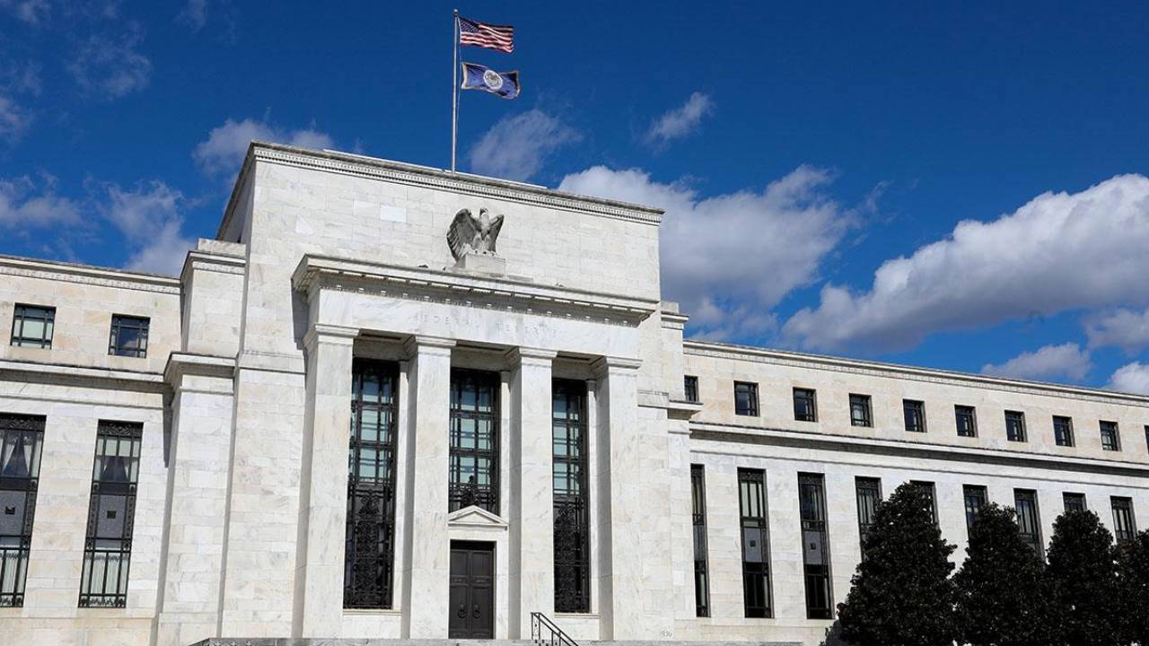Fed’in yarı yıllık raporu: Ekonomiye Ortadoğu baskısı ve yapay zeka desteği