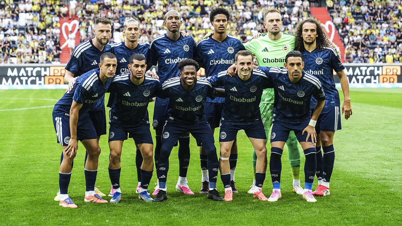 Fenerbahçe’de 3 futbolcunun gitmesi yasaklandı