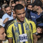 Fenerbahceden mason greenwood nathen ake ve vedat muriqi icin imza toreni O58Ir1MO.jpg