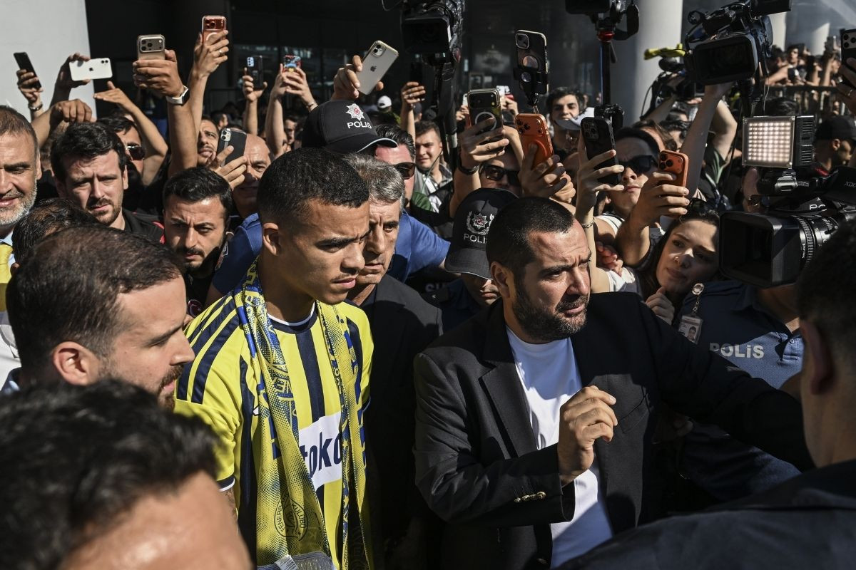 Fenerbahçe’nin yeni transferi Mason Greenwood’a coşkulu karşılama