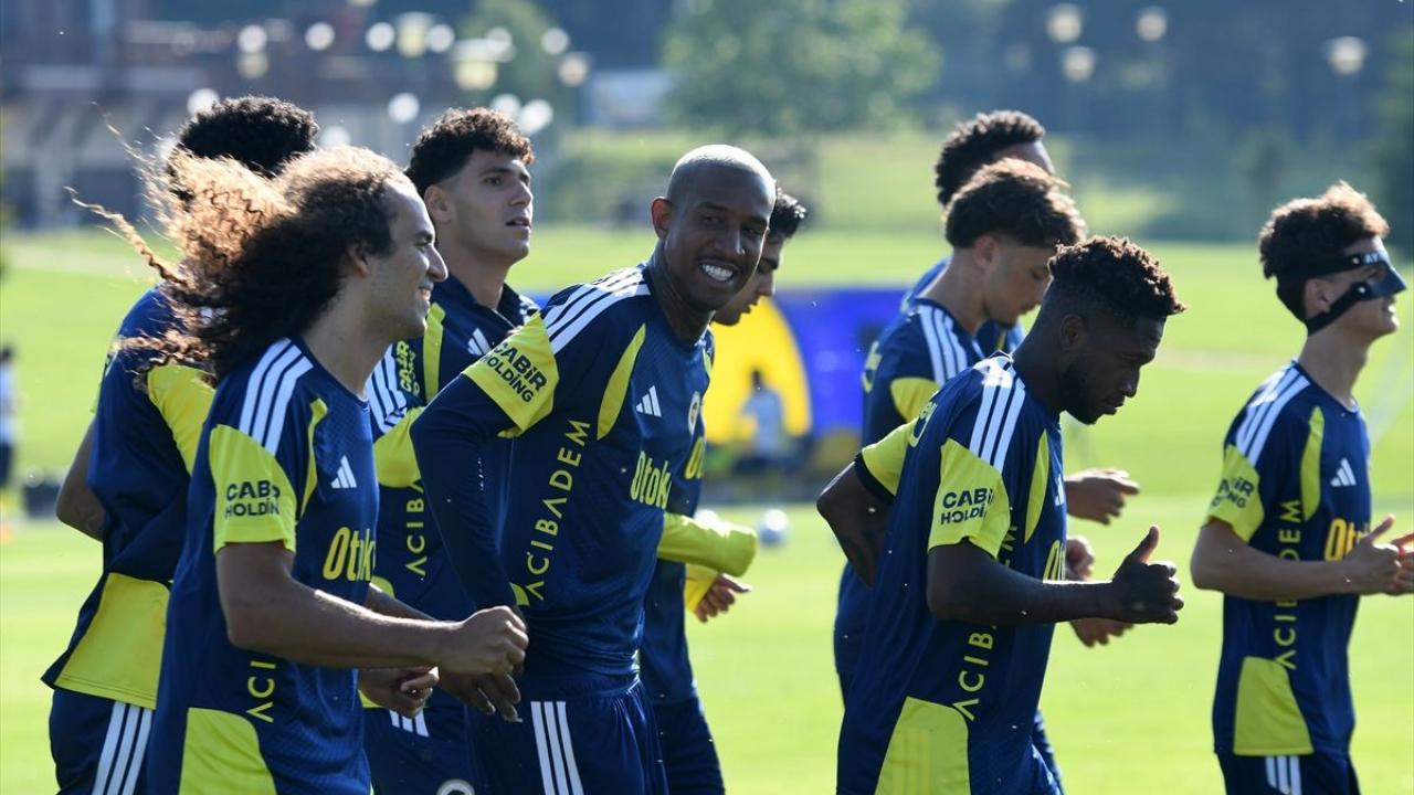 Fenerbahçe’nin yıldızı ayrılıyor! Ülkesinin takımıyla görüşmeler başladı