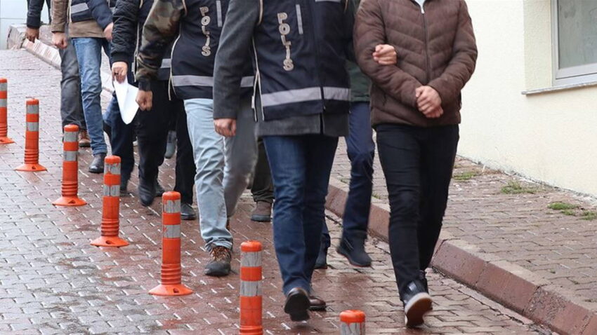 Fetoye 81 ilde dev operasyon 170i aktif kamu personeli olmak uzere 704 gozalti 269 dSx2lnGR.jpg