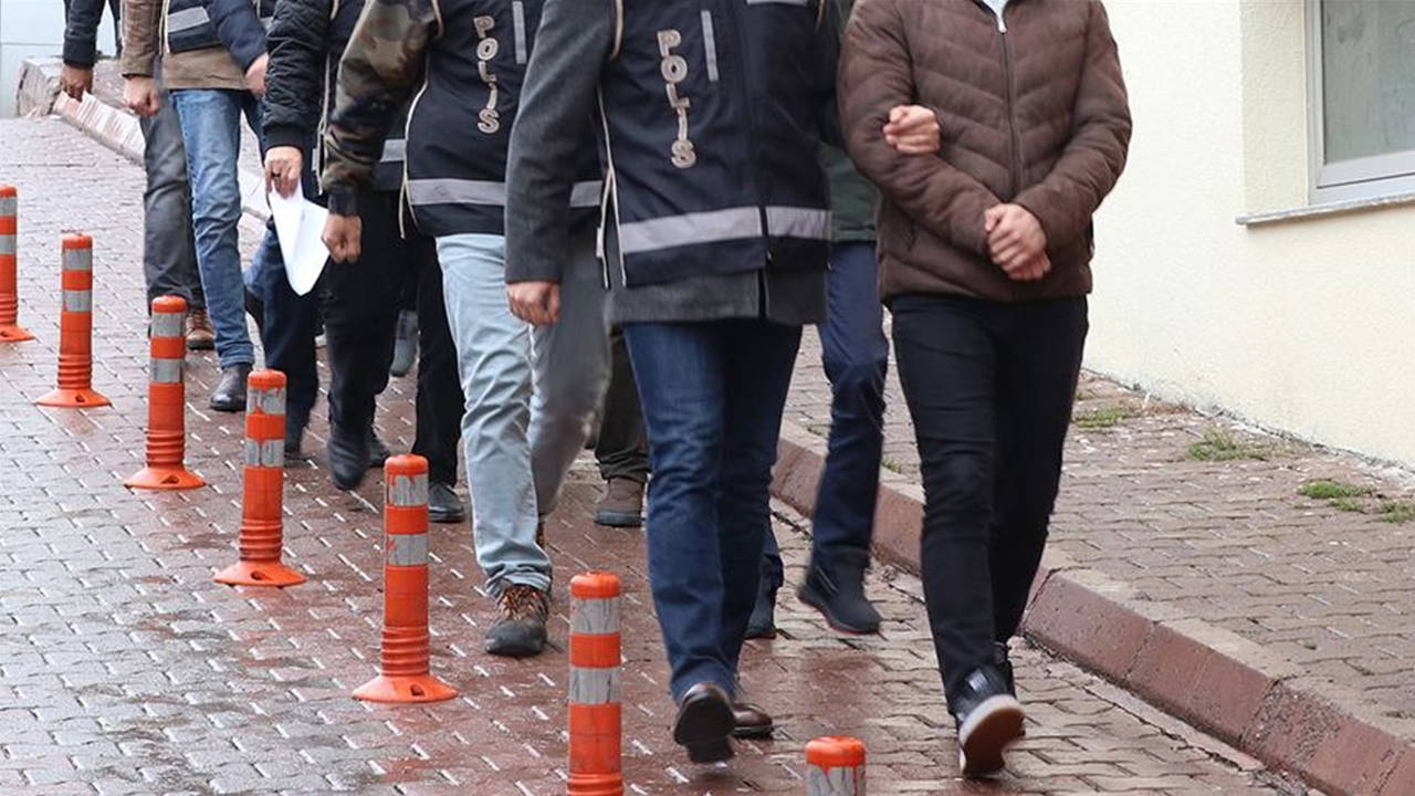 FETÖ’ye 81 ilde dev operasyon: 170’i aktif kamu personeli olmak üzere 704 gözaltı, 269 firarı aranıyor