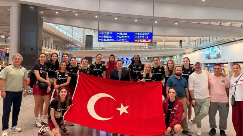 Filenin sultanlari cine iner inmez bayrak acti cd9XTntR.jpg