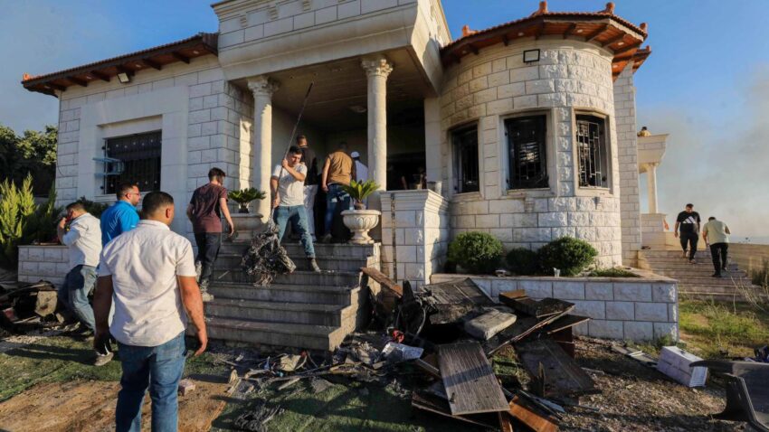 Filistin topraklarini gasbeden israilliler nablusta bir evi atese verdi j24qBei8.jpg
