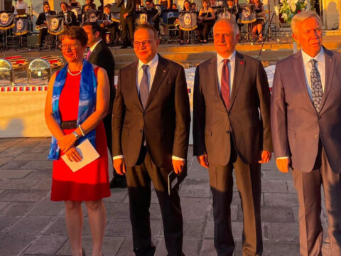 Fransa milli gunu resepsiyonuna erik dali damga vurdu c8g5r4NQ.jpg