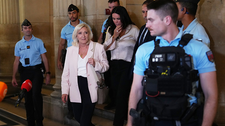 Fransız siyasetçi Le Pen’e 1 yıl hapis cezası