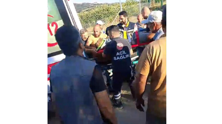 Freni bosalan traktorun altinda kalan surucu agir yaralandi MJl6Fxrh.jpg