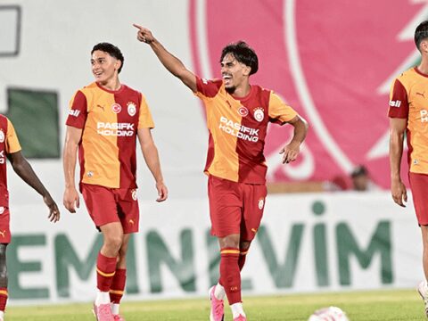 Galatasaray avusturya kamp kadrosunu acikladi davinson sanchez surprizi XQecCAil.jpg