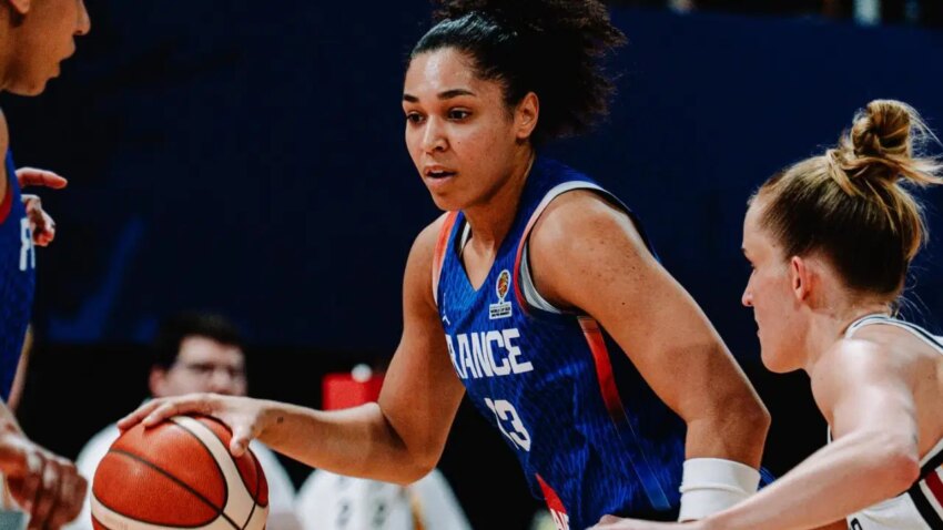 Galatasaray cagdas faktoring janelle salaunu renklerine bagladi isMvp9P5.jpg