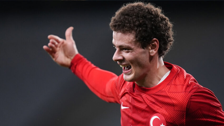 Galatasaray cikisli milli santrfor 25 yillik transfer rekorunu kiracak EWTni17a.jpg