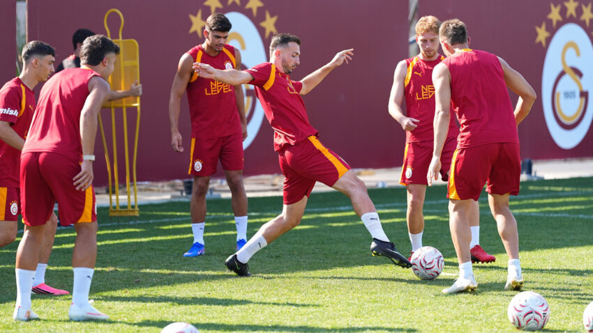 Galatasaray yolculuk oncesi cift calisti nXlSXBIB.jpg