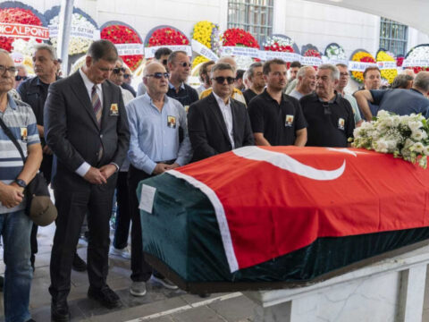 Gazeteci cetin gurel izmirde son yolculuguna ugurlandi rBYc7SVm.jpg