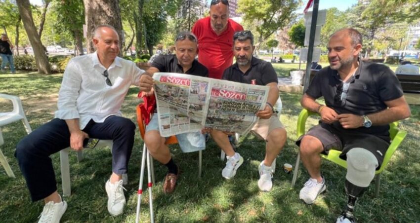 Gaziler hulusi akara soruyor rvU3s6nV.jpg