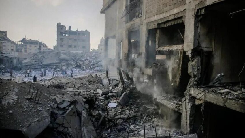 Gazzede bir binadan iki aileye ait 99 ceset cikarildi 2sI4nxlv.jpg