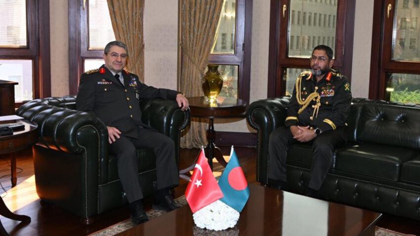 Genelkurmay baskani orgeneral bayraktaroglu banglades kara kuvvetleri komutani ile gorustu ThvzweEw.jpg