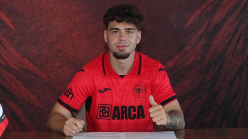 Gheorghe hagi akademisinde yetisen harika cocuk super lig ekibine imzayi atti eBTH8e4I.jpg