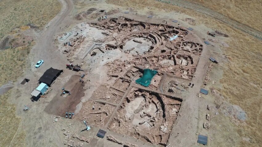 Gobeklitepenin cagdasi karahantepede kazilar basladi ustu kapatilan yapi ilk kez kazilacak CYdVbljY.jpg