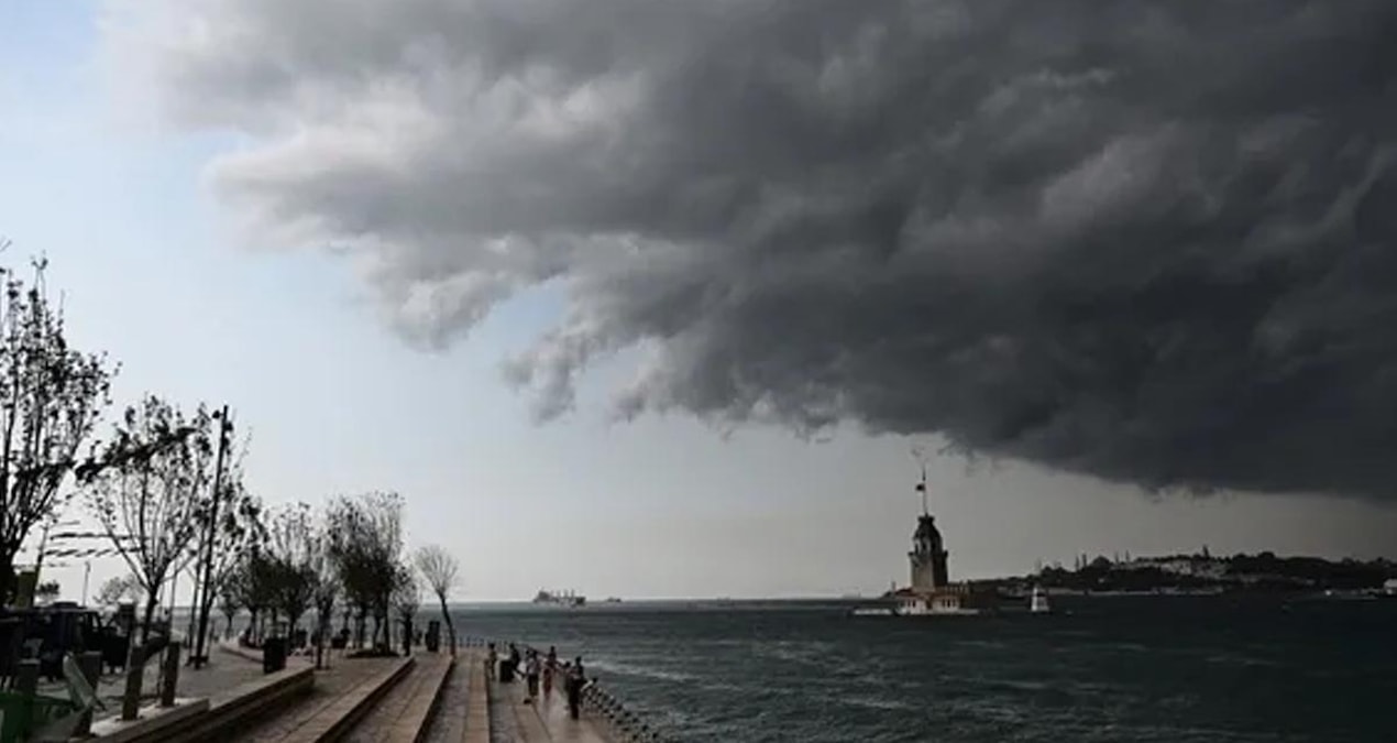 Günlerdir beklenen oluyor: İstanbul’da fırtına etkili olmaya başladı